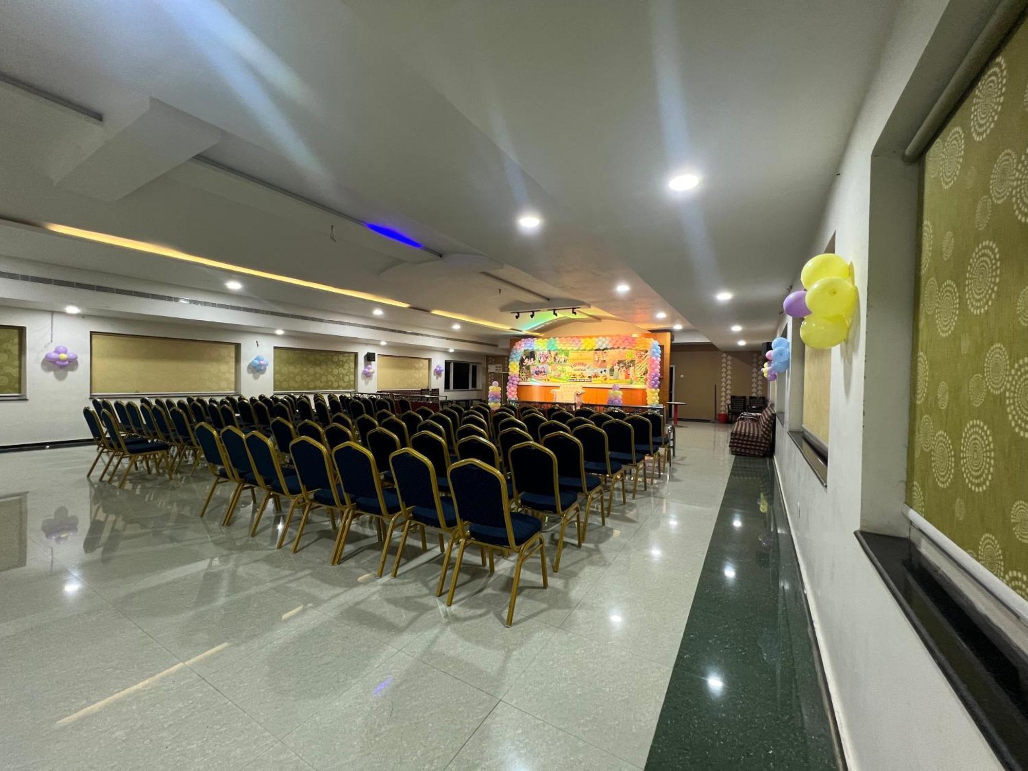 Varada Nagavali Hotel Srikakulam Luaran gambar