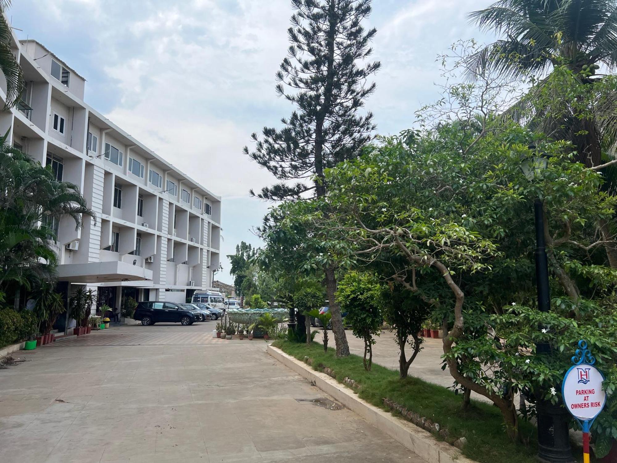 Varada Nagavali Hotel Srikakulam Luaran gambar