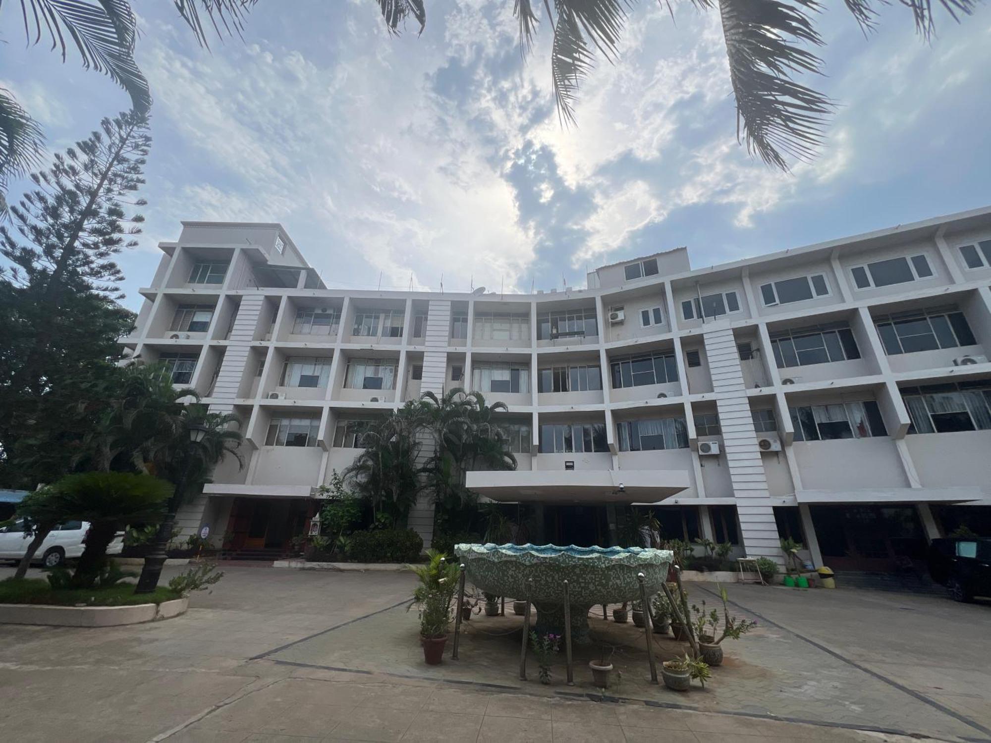 Varada Nagavali Hotel Srikakulam Luaran gambar