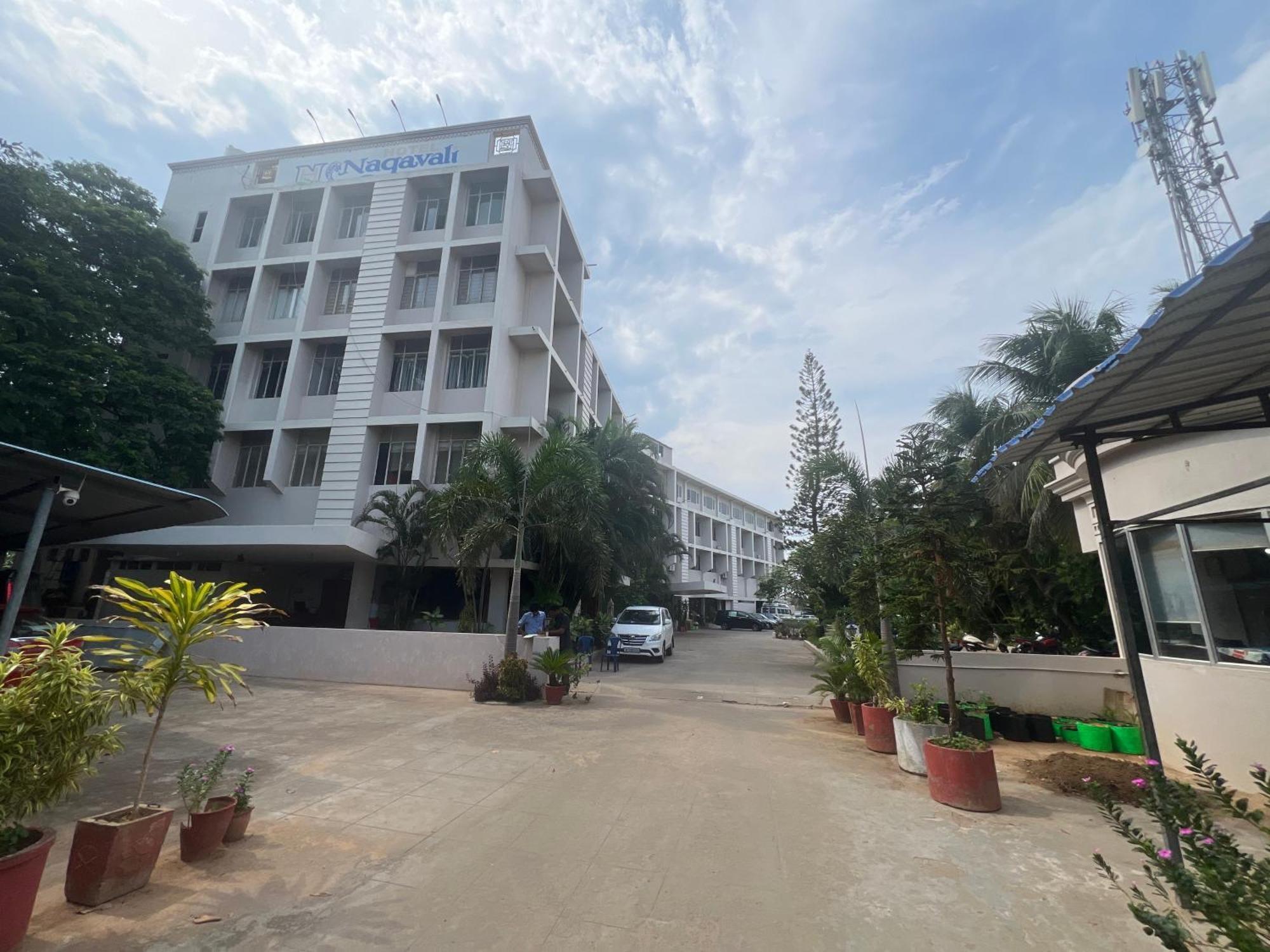 Varada Nagavali Hotel Srikakulam Luaran gambar
